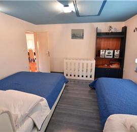 3 Bedroom Villa with Pool & Tennis Court near Sinj, sleeps 8